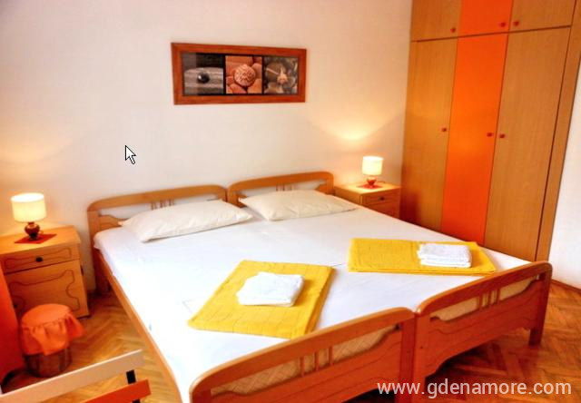 1/2B tu Vila Maris, alloggi privati a Petrovac, Montenegro