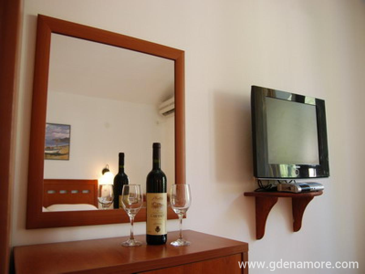 Vila Maris, 1+2+1, alloggi privati a Petrovac, Montenegro