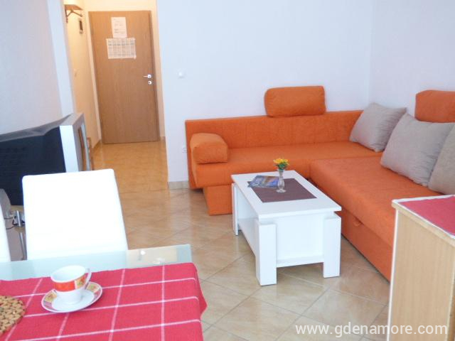 Apartman Tip A v Apartmaji &amp;#34;Rose&amp;#34;, zasebne nastanitve v mestu Baška Voda, Hrvaška