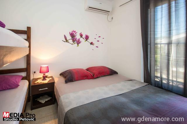 apartman 4 in Apartmani Becka, private accommodation in city Šušanj, Montenegro