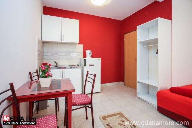apartman 3 in Apartmani Becka, private accommodation in city Šušanj, Montenegro
