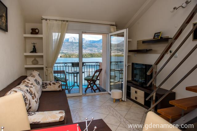 Duplex 2 en Apartamentos Klakor PS, alojamiento privado en Tivat, Montenegro