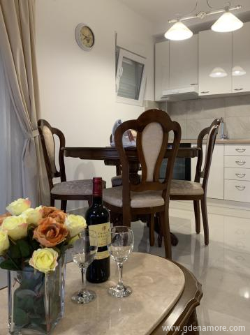 Apartman 5 in Villa Julia, private accommodation in city Baošići, Montenegro
