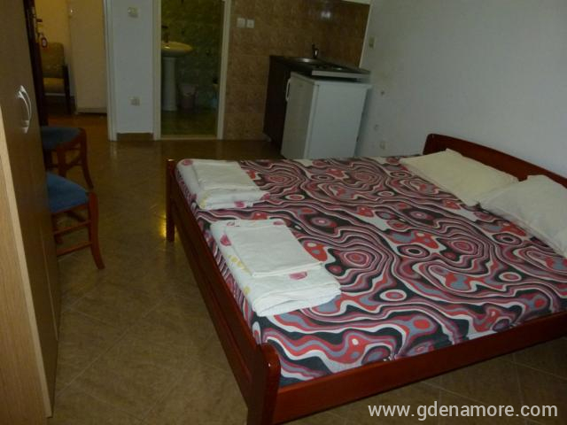 apartman br 10 u Apartmani Antic, privatni smeštaj u mestu Budva, Crna Gora