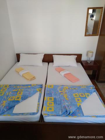 Sprat Apartman2 i Mima &amp; Bane Klac, privat innkvartering i sted Budva, Montenegro