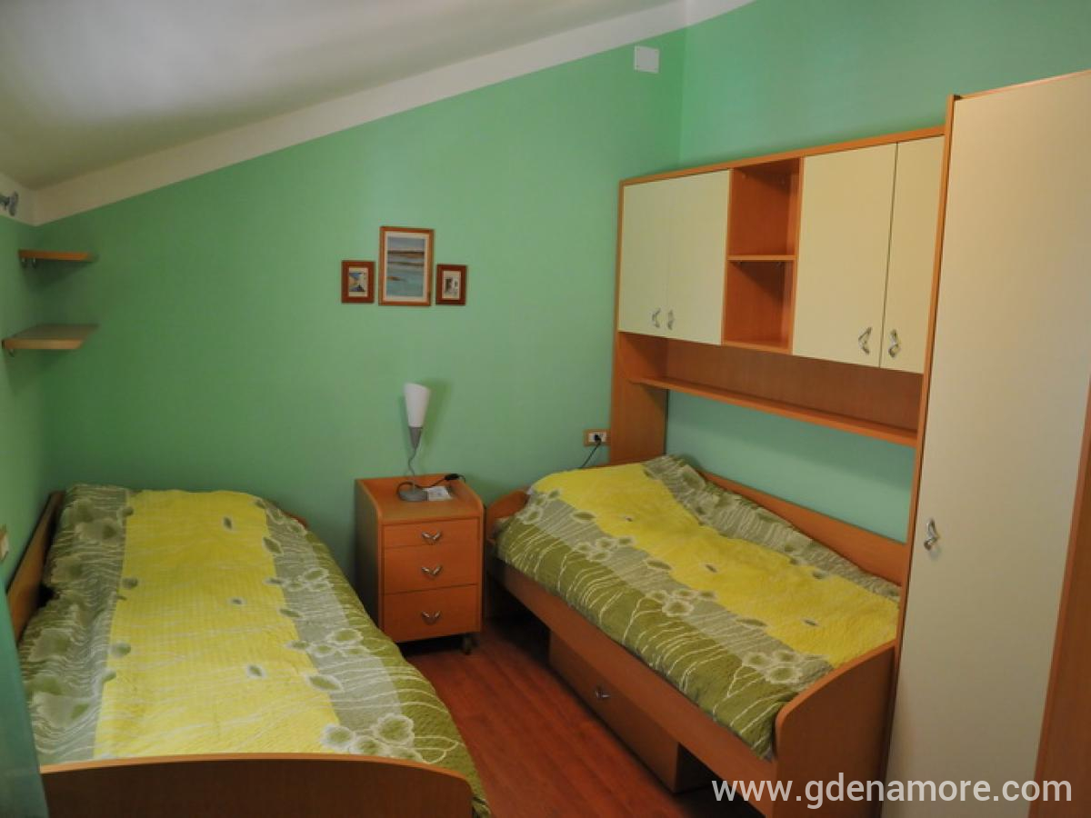 Apartments Tamaris, private accommodation in city Cres, Croatia - Soba 2