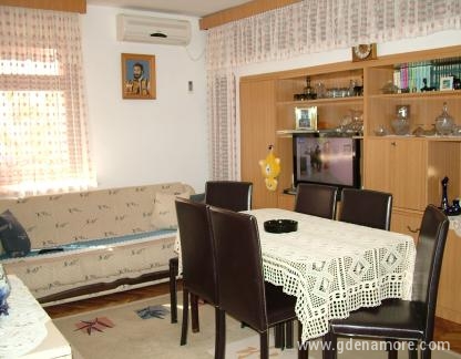 Apartman, privatni smeštaj u mestu Petrovac, Crna Gora