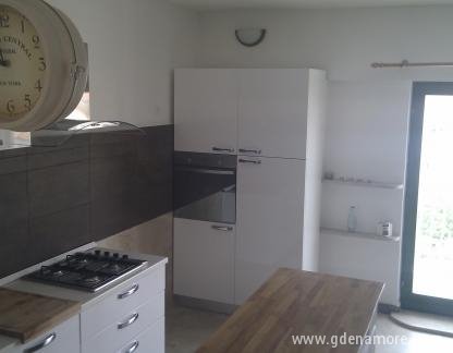 Apartments Najda, private accommodation in city Okrug Gornji, Croatia