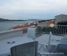 Apartments Gordan, private accommodation in city Seget Donji, Croatia