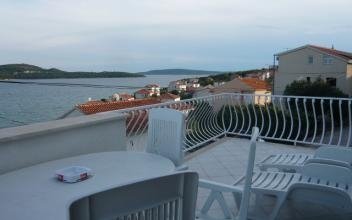 Apartments Gordan, private accommodation in city Seget Donji, Croatia