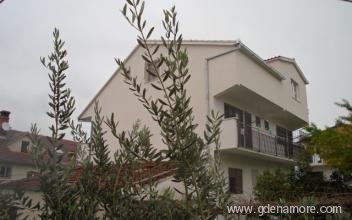 Apartments Nikola, private accommodation in city Čiovo, Croatia