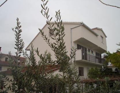 Apartments Nikola, private accommodation in city Čiovo, Croatia