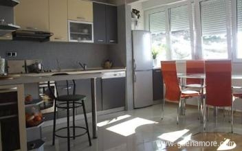 Apartment Nina, private accommodation in city Omiš, Croatia