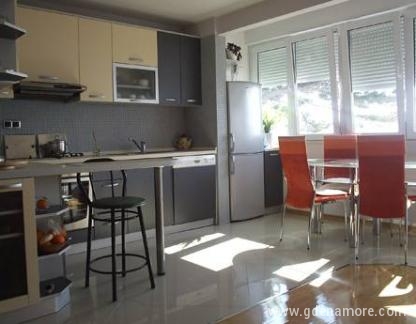 Apartment Nina, private accommodation in city Omi&scaron;, Croatia