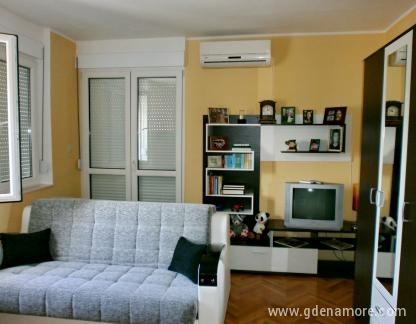 Družinski apartma v Herceg Novem za max 7 oseb, zasebne nastanitve v mestu Herceg Novi, Črna gora