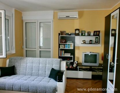 Family apartment in Herceg Novi for max 7 people, private accommodation in city Herceg Novi, Montenegro