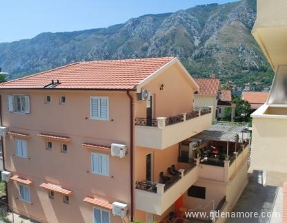 Apartmani Vasilije, Privatunterkunft im Ort Dobrota, Montenegro