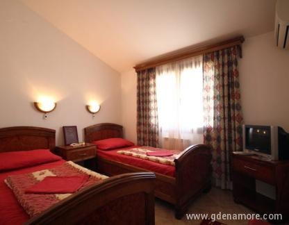 Hotel Grbalj, alloggi privati a Budva, Montenegro