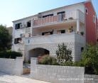 Apartments Magda, private accommodation in city Brač Supetar, Croatia