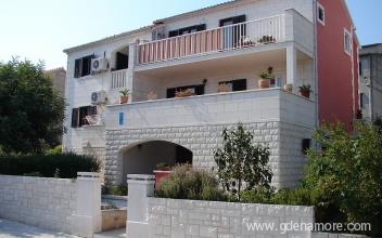 Apartments Magda, private accommodation in city Brač Supetar, Croatia