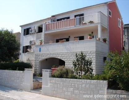 Apartments Magda, private accommodation in city Brač Supetar, Croatia - Apartmani Magda