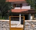 Casa en alquiler a largo plazo y más corto en Bobovišće en Brač, alojamiento privado en Brač Bobovišća, Croacia