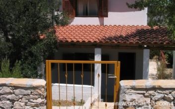 Casa en alquiler a largo plazo y más corto en Bobovišće en Brač, alojamiento privado en Brač Bobovišća, Croacia