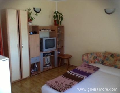 Apartmani MARKOVIC, частни квартири в града Bao&scaron;ići, Черна Гора