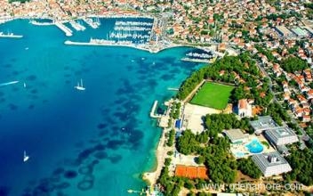 Апартамент Ceronja, частни квартири в града Vodice, Хърватия