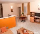 A1 - Narančasti apartman, privatni smeštaj u mestu Komarna, Hrvatska