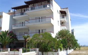 Mike's Apartments, private accommodation in city Nei pori, Greece