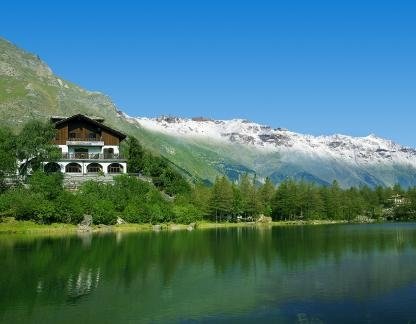 Chalet sul lago, частни квартири в града Moncenisio, Италия - Vista dello Chalet usl lago hotel ristorante in mo