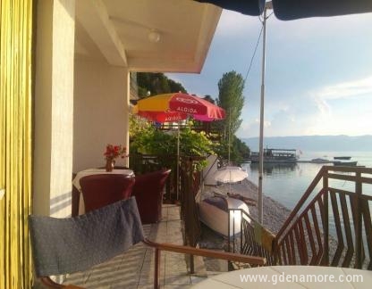 IZDAJE SE VILA ZA ODMOR U TRPEJCU, Privatunterkunft im Ort Ohrid, Mazedonien