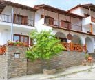 Pension Zefyros, частни квартири в града Halkidiki, Гърция