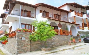 Pension Zefyros, частни квартири в града Halkidiki, Гърция