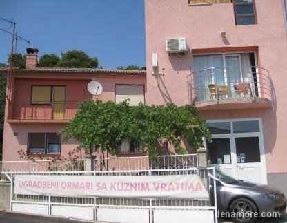Apartment Dina 2, private accommodation in city Pula, Croatia
