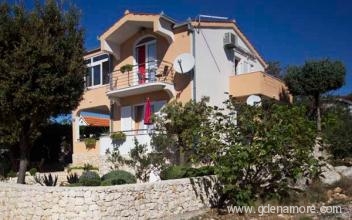 Apartamentos Kozlica Sevid, alojamiento privado en Trogir, Croacia