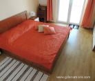 Orange apartment, private accommodation in city Pisak, Croatia