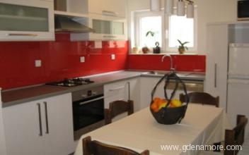 Apartment Radic, private accommodation in city Baška Voda, Croatia