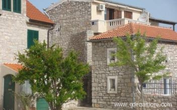 Apartment Andrija Klarin, private accommodation in city Jezera, Croatia