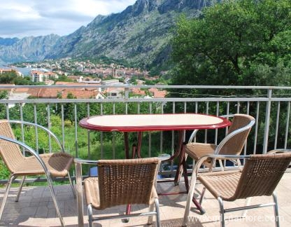 GOSTINSKA KUĆA SANDRA, privatni smeštaj u mestu Kotor, Crna Gora - TERASA SA POGLEDOM NA BOKOKOTORSKI ZALIV