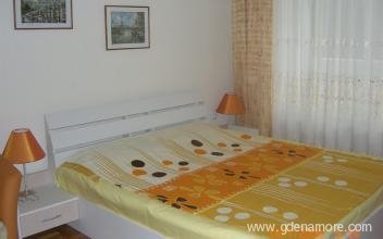 Holiday apartment Beni in central Varna, private accommodation in city Varna, Bulgaria