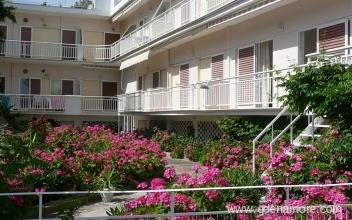 Juli Apartments, private accommodation in city Nea Potidea, Greece