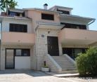 Villa "Iva", Apartments 1. Reihe zum Meer, Privatunterkunft im Ort Trogir, Kroatien