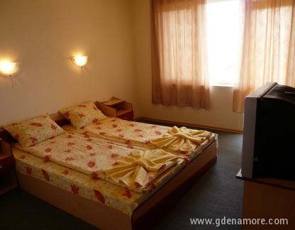 Хотел &quot;Южем плаж&quot;, private accommodation in city Ravda, Bulgaria - Двокреветна соба
