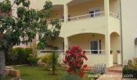 Apartma Slavica, zasebne nastanitve v mestu Vodice, Hrvaška