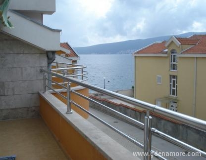Appartamenti bianchi, alloggi privati a Bijela, Montenegro