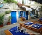 Apartmanok "Tri Ribara", Magán szállás a községben Rafailovići, Montenegró