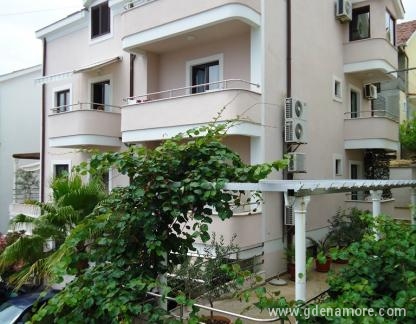 Apartmanok Maslina-Savina, Magán szállás a községben Herceg Novi, Montenegr&oacute;