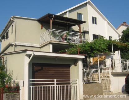 Apartmani Vje&scaron;tica, privat innkvartering i sted Radovići, Montenegro - kuca